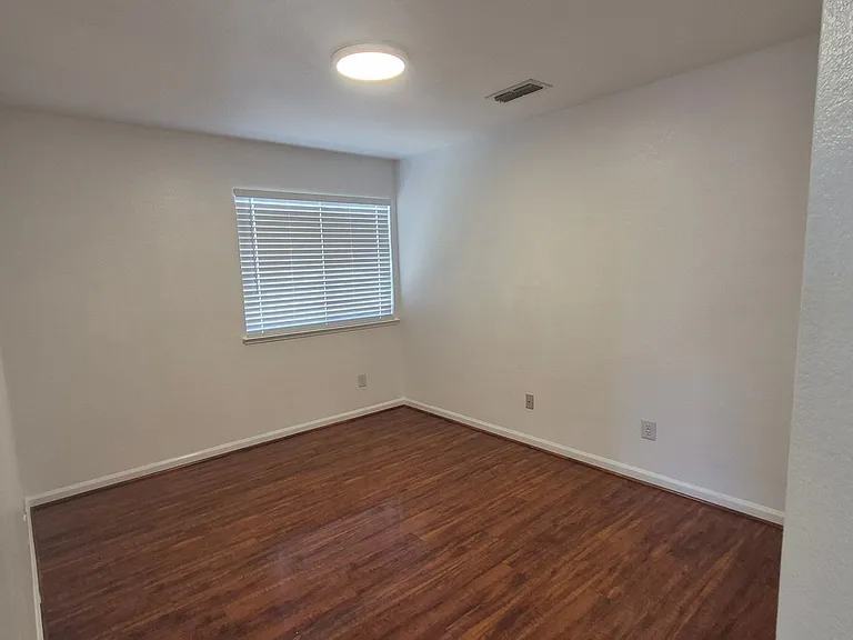 170 Bombay Cir — Photo 16