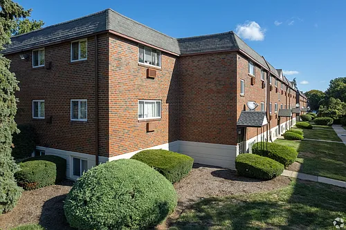 Oakwood Apartments Photo 1