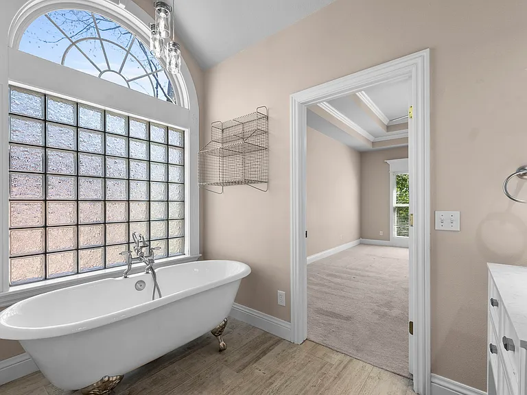 3902 NE Cadbury Ave — Photo 5