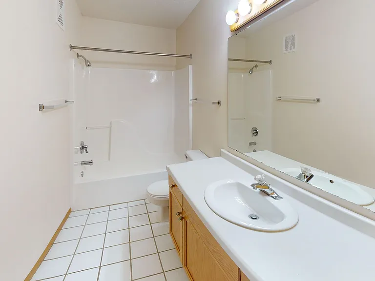 Dakota Park Apartments — Photo 9