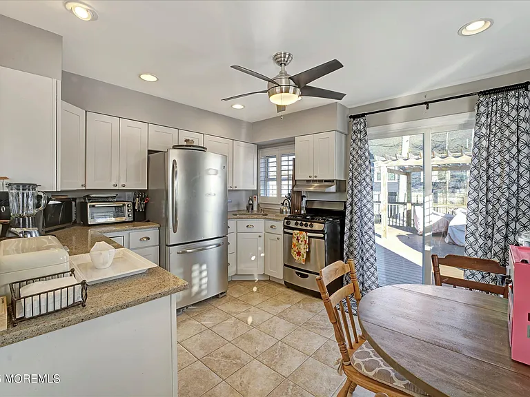 515 Stone Harbor Ave — Photo 7