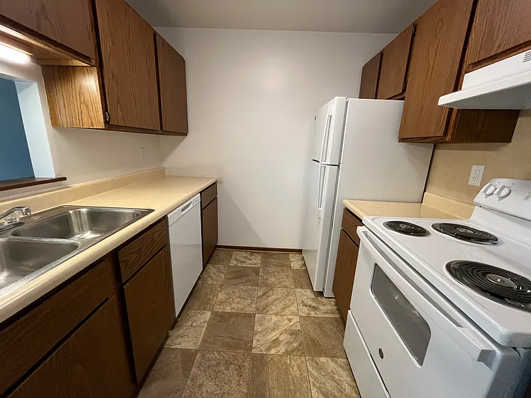 709 Fieldstone Ct #7 — Photo 2