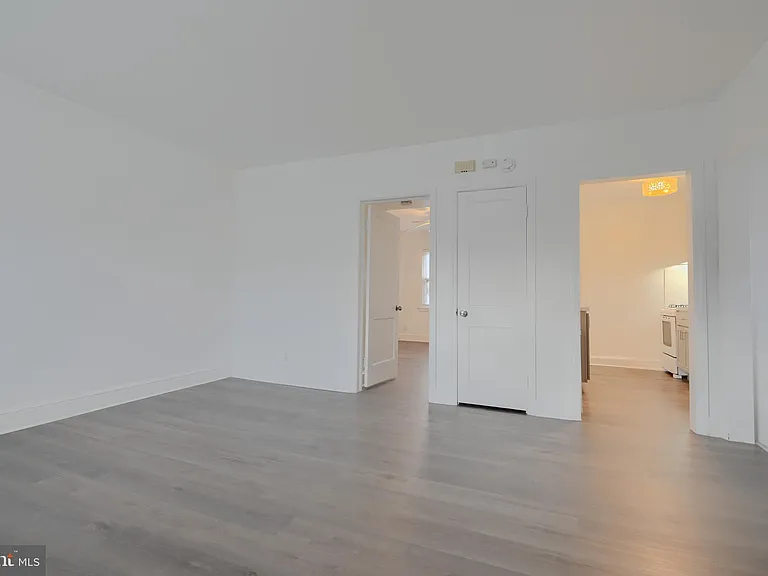 2906 Clearview Ave — Photo 4