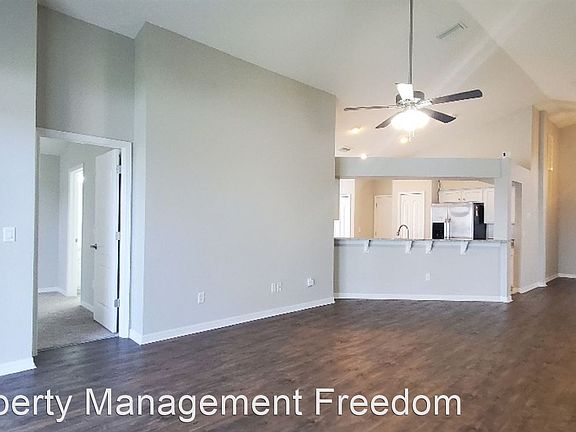 4th image of 8102 Carriage Pointe Dr