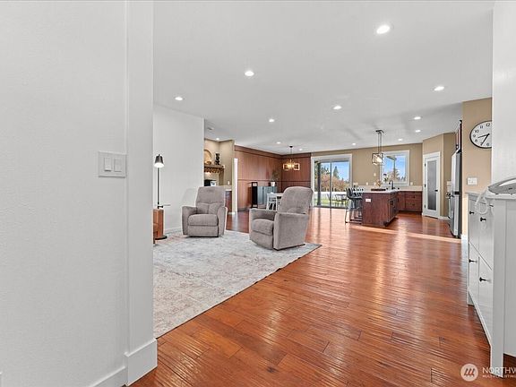 5th image of 219 Bremgartner Road