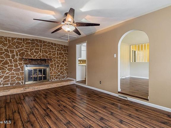 5th image of 504 Greenbriar Drive