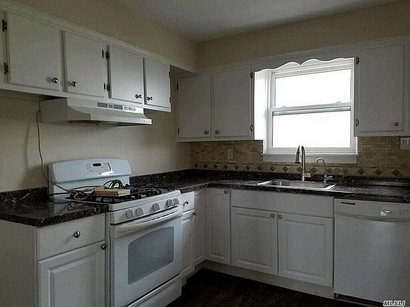 2nd image of 415 W Park Ave