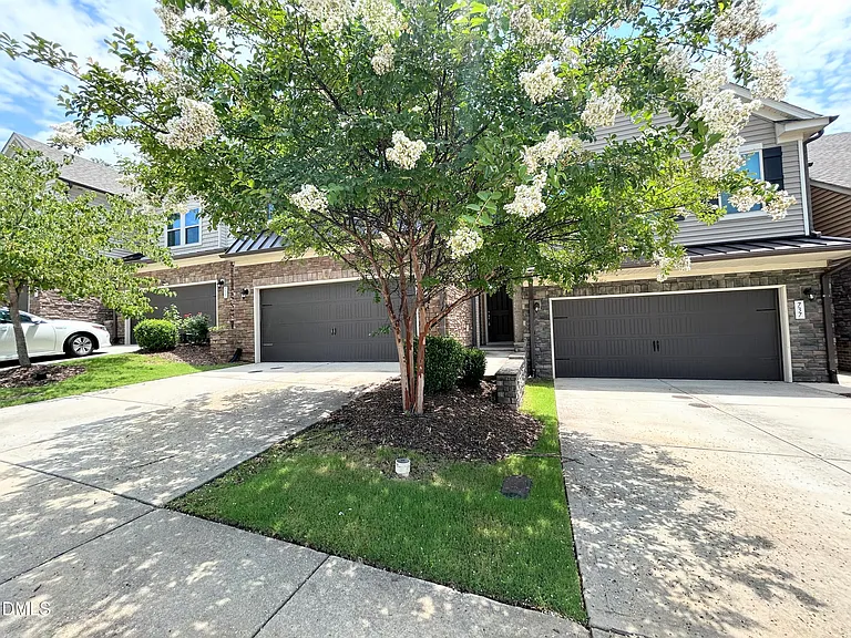 735 Lampwick Ln — Photo 3