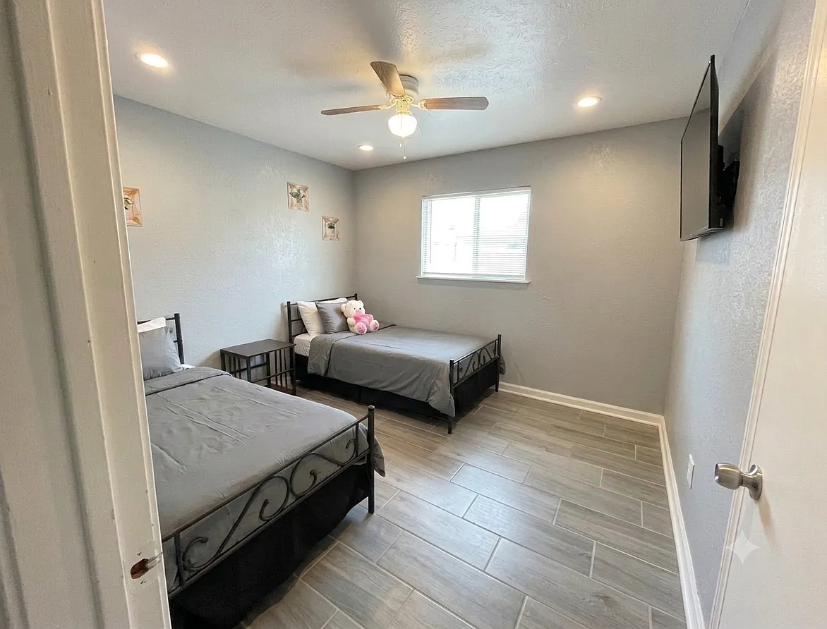 Dante Dr, Houston — Photo 1