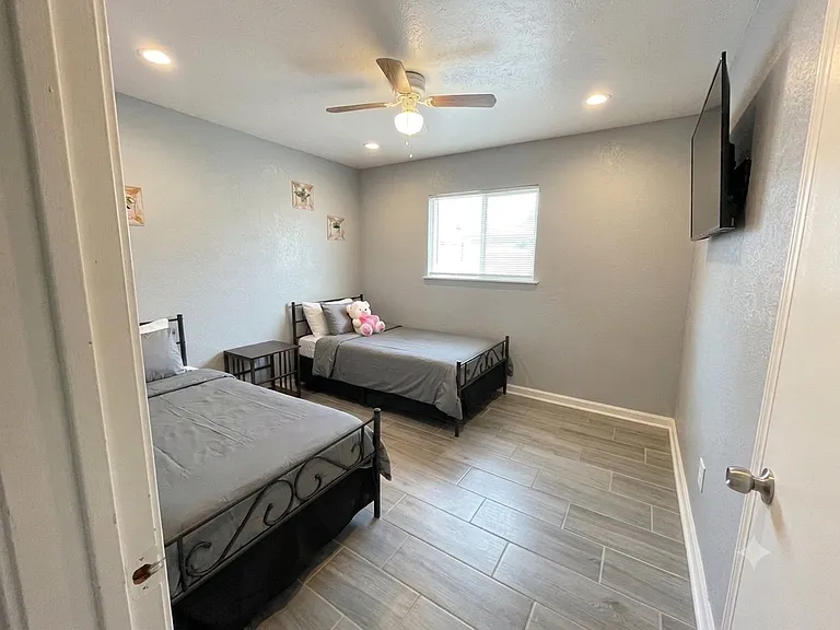 Dante Dr — Photo 1