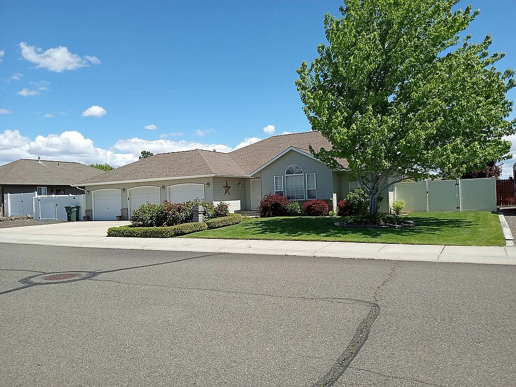 205 S 86th Pl photo 1