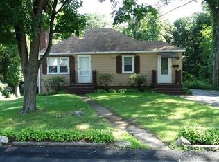 8 Ray St, Hopkinton, MA 01748