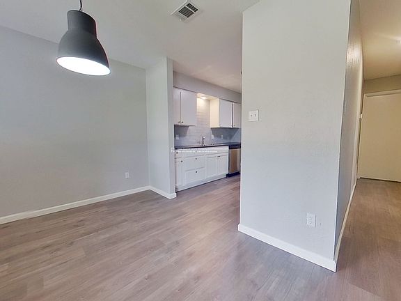 3rd image of 2203 E Stassney Ln #B