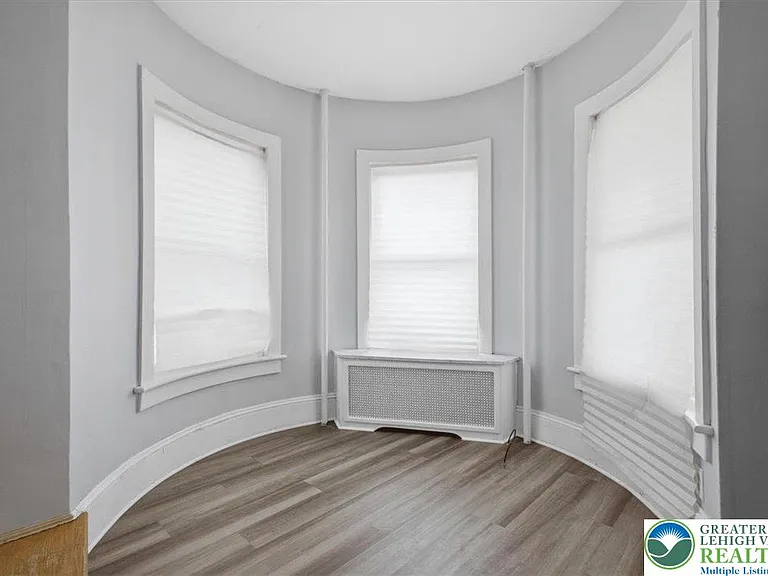1229 Main St — Photo 5