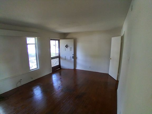 4th image of 538 Dresden Dr