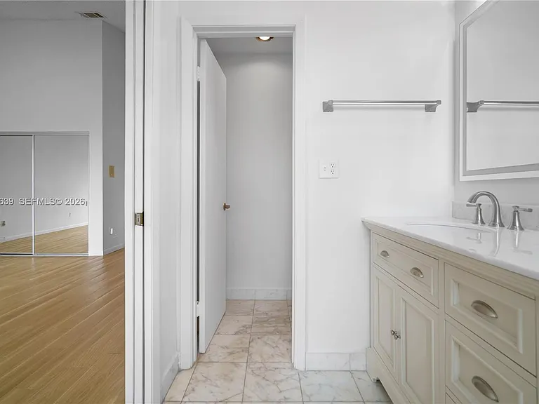 21378 Marina Cove Cir #11-B — Photo 32