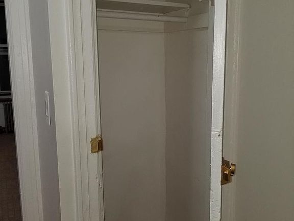 4th image of 204 13th St APT C4