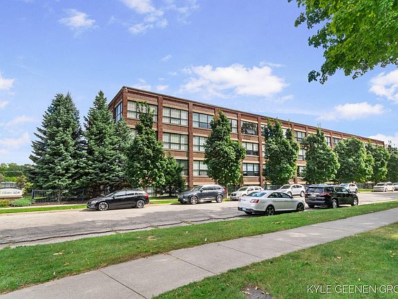 2nd image of 533 Columbia Ave APT 18