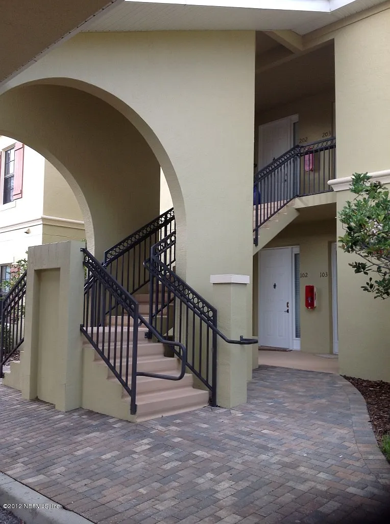 3 bed, 1383 sqft, $2,200 — Photo 4