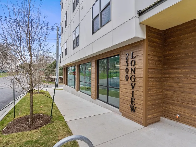 2500 Longview St #105 — Photo 37
