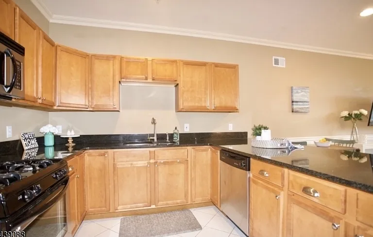 1677 Springfield Ave #13 — Photo 14