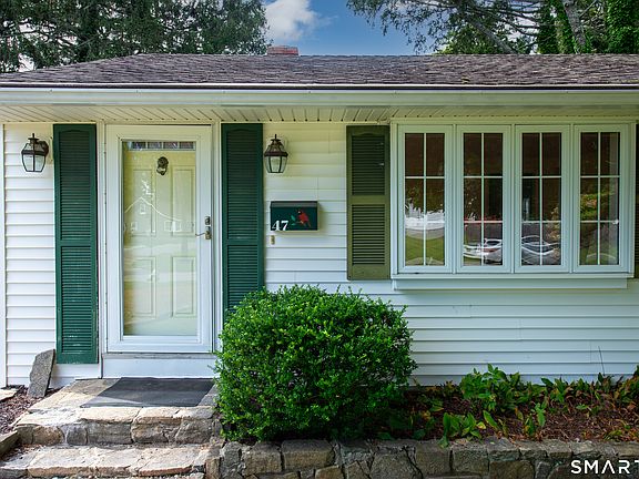 4th image of 47 Maple Avenue