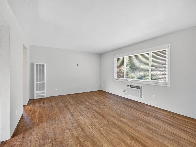 1624 T St #5 — Photo 2
