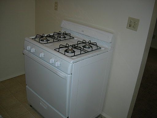 4th image of 1975 Stanley Ave APT D