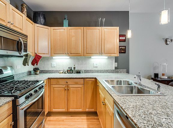 5th image of 2843 N Lincoln Ave APT 205