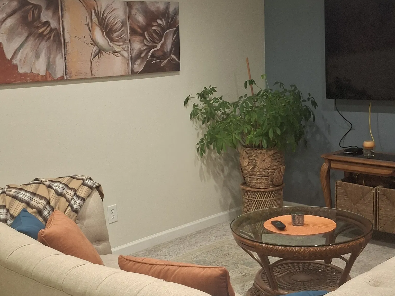 333 Gladstone Cir — Photo 2