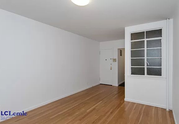 4th image of 205 E 88th St APT 3A