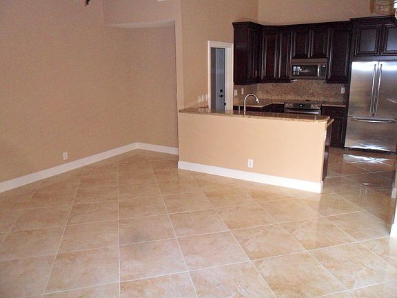 3rd image of 10123 Caoba St