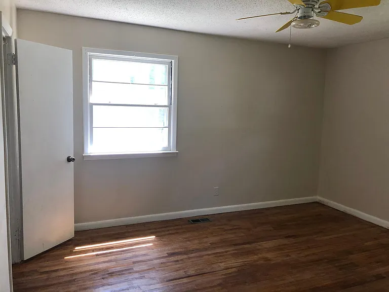 10211 Stephens Pond Dr — Photo 4