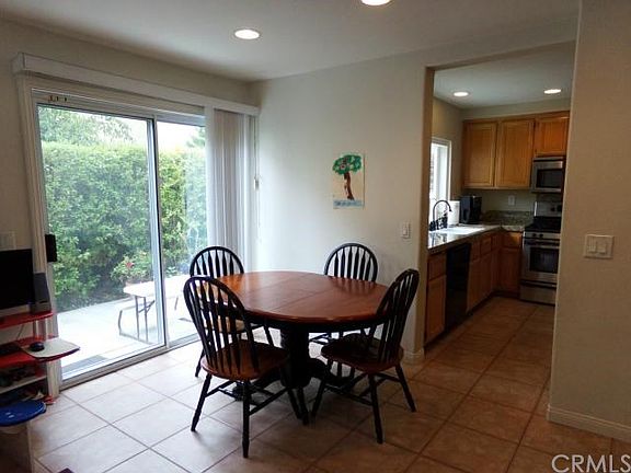 5th image of 15 Sherrelwood Ct