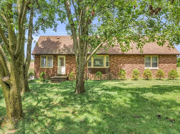 1366 Treasure Ln, White Heath, IL 61884