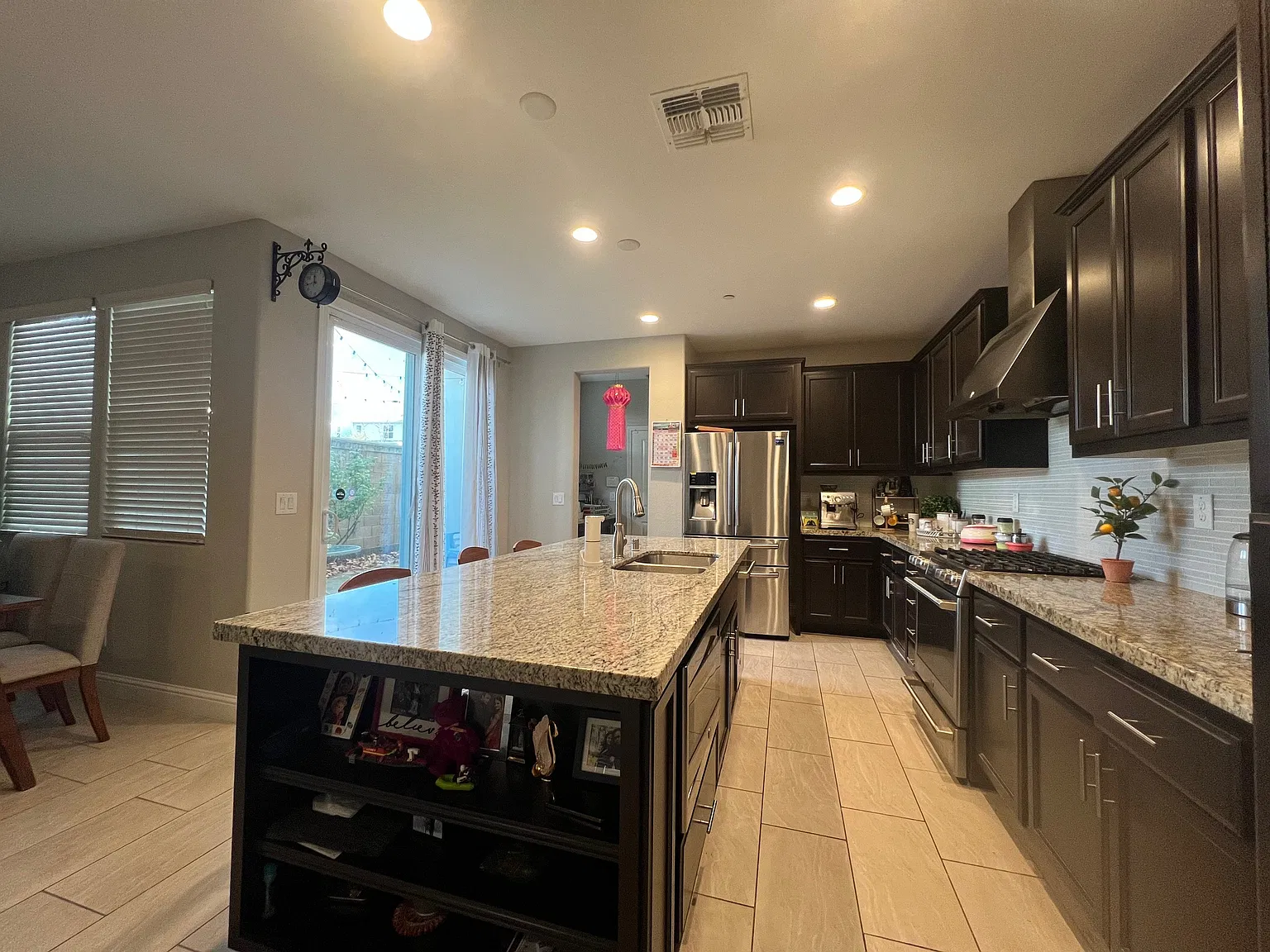 3 bed, 2074 sqft, $2,995 — Photo 3