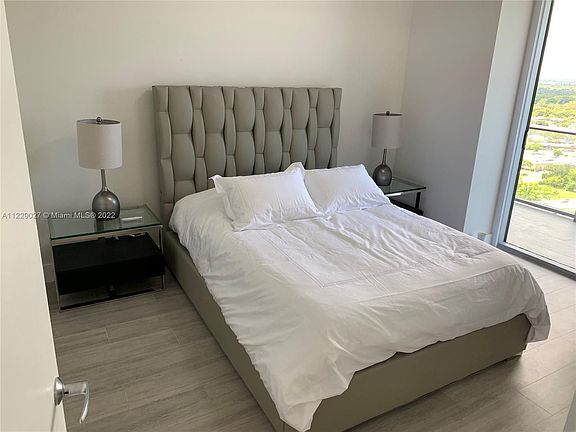 5th image of 16385 Biscayne Blvd Unit 2504