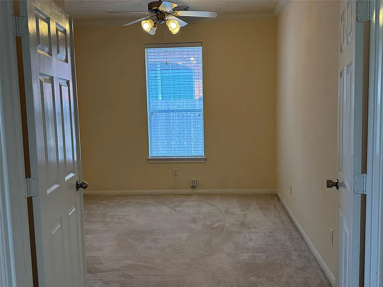 10727 Gilford Crest Dr — Photo 11