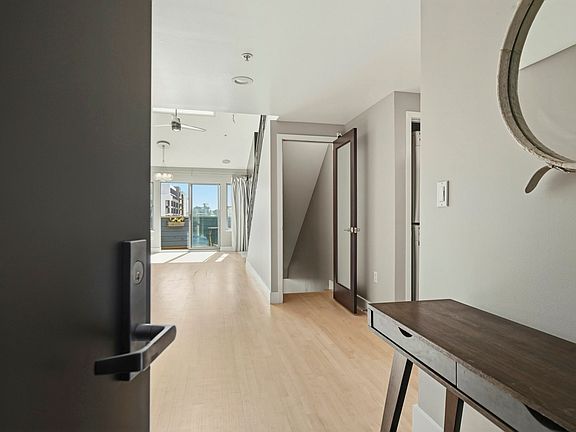 4th image of 588 S Van Ness Ave APT 6