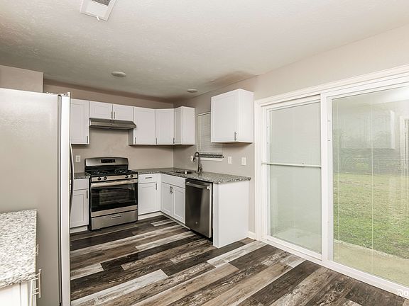 3rd image of 6431 Moonhill Dr