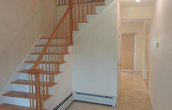 3rd image of 8 Jessup Ln