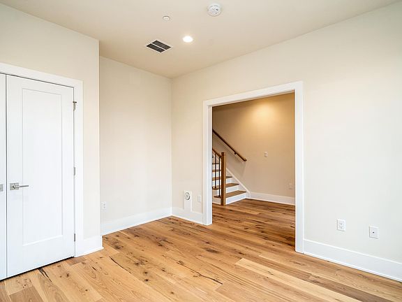 4th image of 319 Palisades Blvd