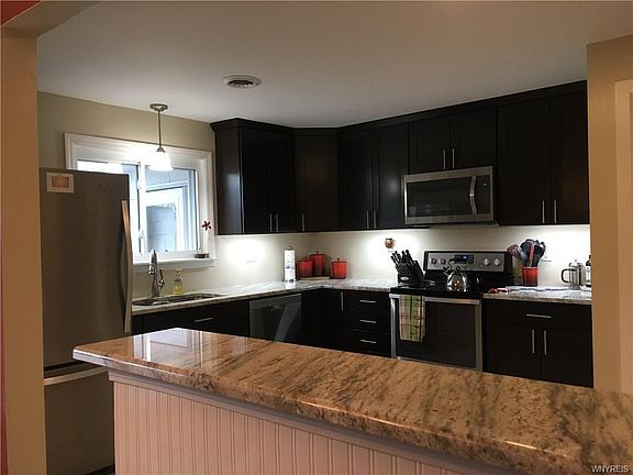 5th image of 28 Brenton Ln