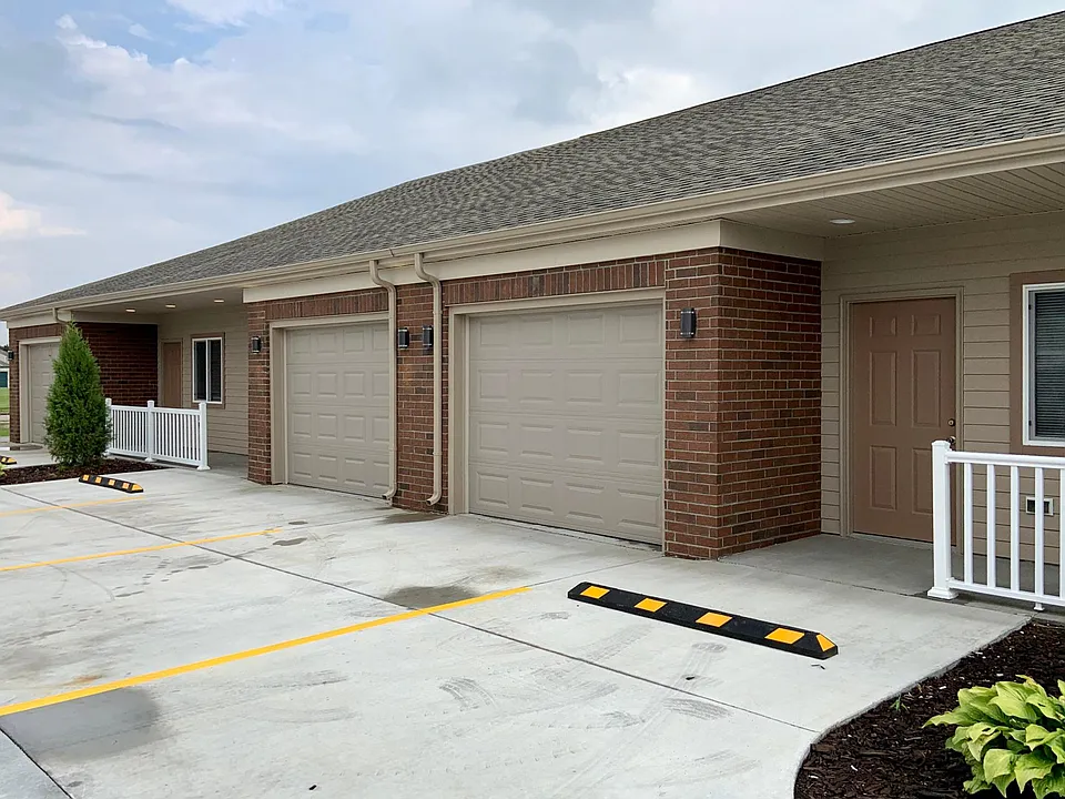 Heritage Park Apartments (front view 2)
