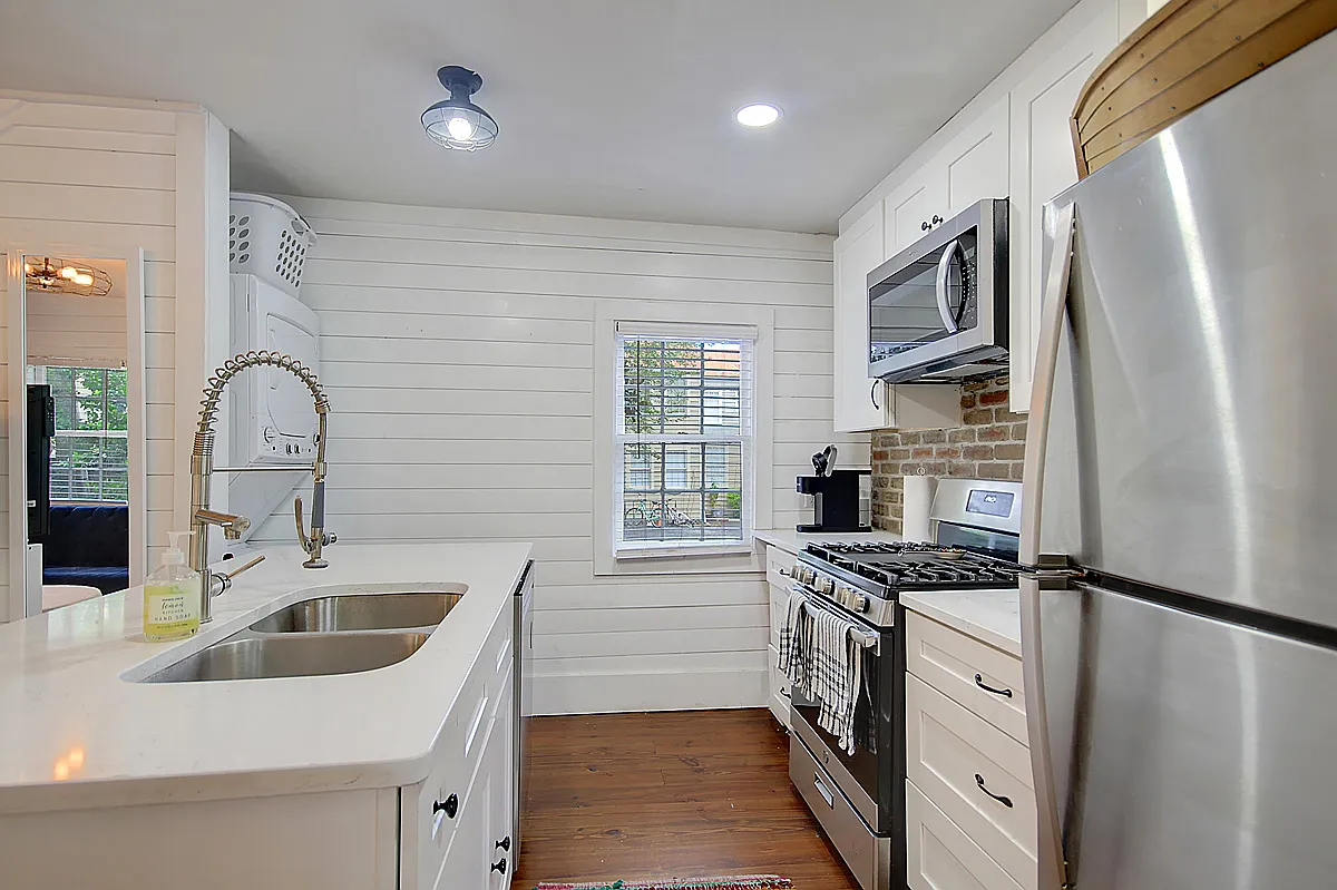 3 bed, 1300 sqft, $3,990 — Photo 4