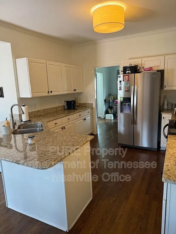 4 bed, 2.5 bath, 2428 sqft, $3,500 — Photo 2