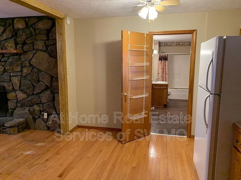 4 bed, 2.0 bath, 2040 sqft, $1,630 — Photo 3