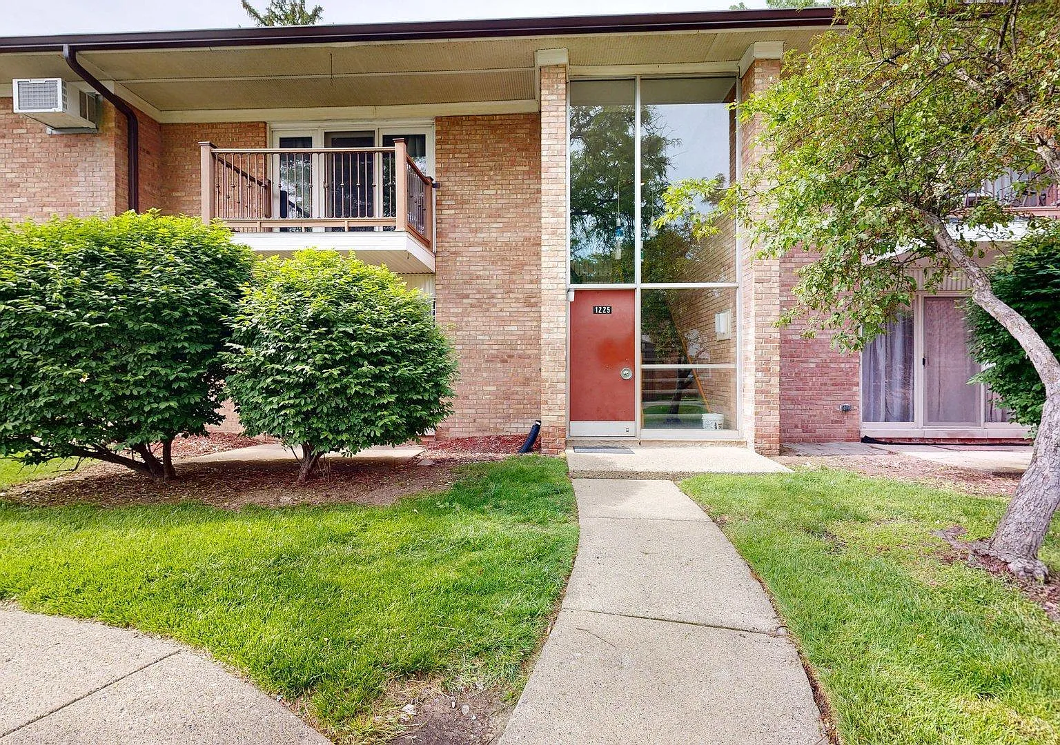 2 bed, 1.0 bath, 871 sqft, $1,800 — Photo 1