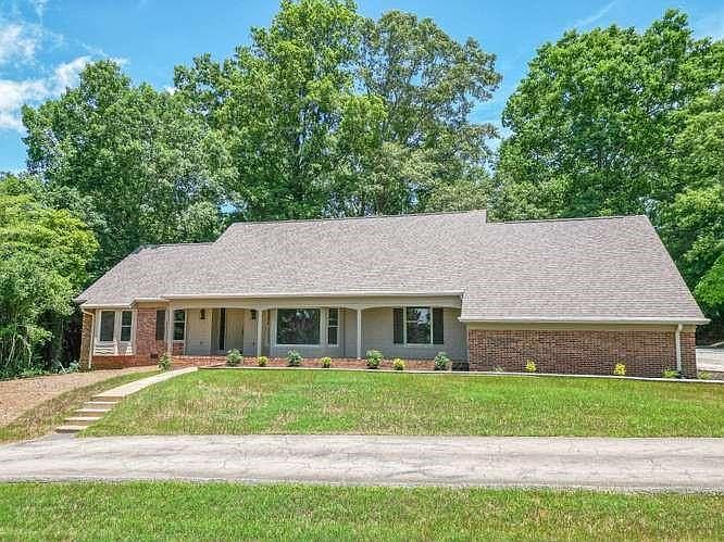 1st image of 3216 Golf Club Dr