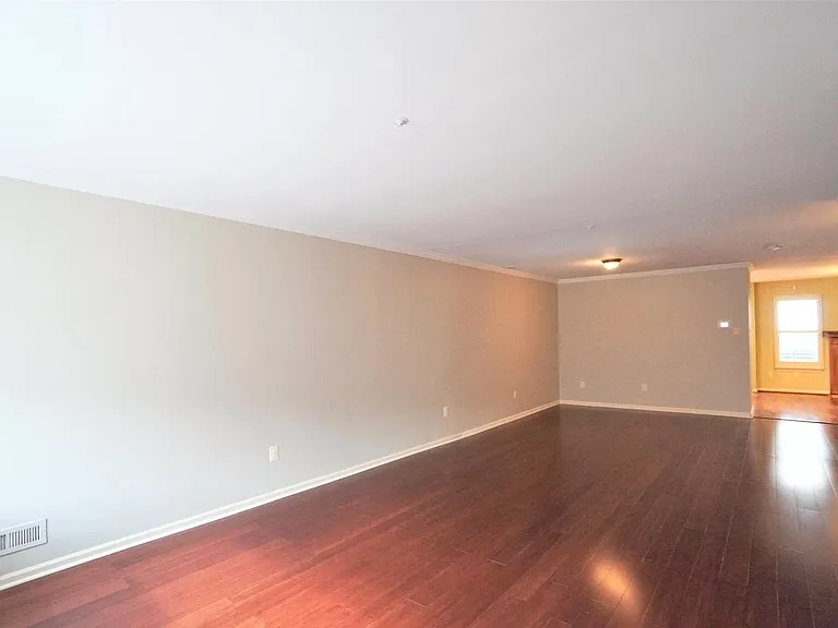 2607 Virginia Ln — Photo 2